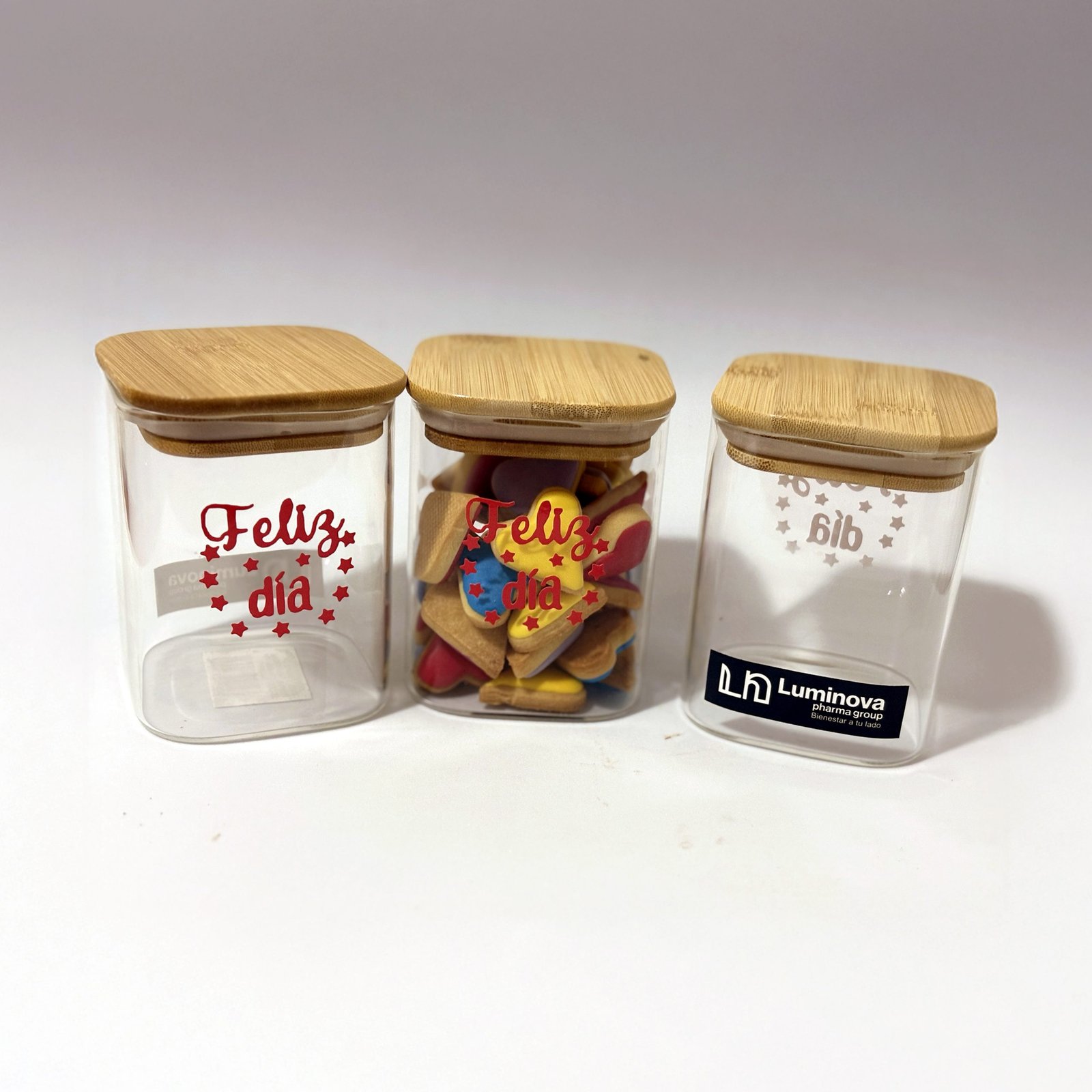 frasco-con-mini-galletas-de-corazon-bigotes-munecos-de-jengibres-segun-la-temporada-1.jpg Frasco con mini galletas - Imagen 1