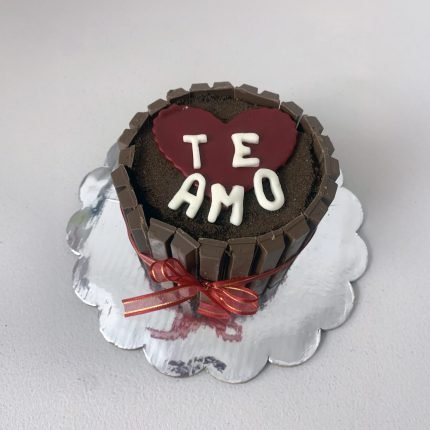 Kit kat cake